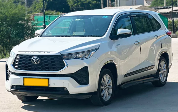 Toyota Innova HyCross